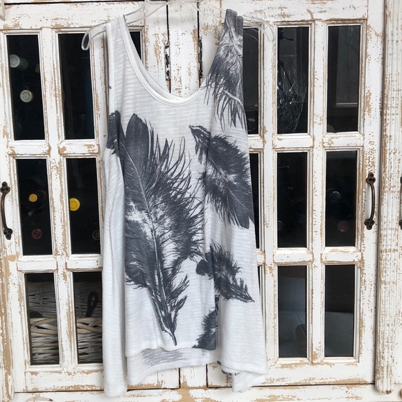 Enti Glamour Tops - Enti Glamour Feather Tank